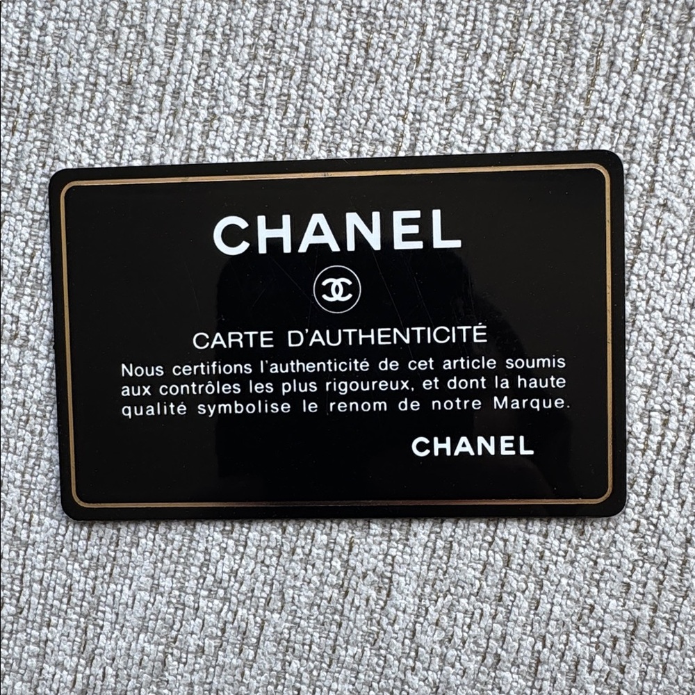 CHANEL authentic classic flap bag in white with gold hardware, size jumbo - Picture 10 of 16